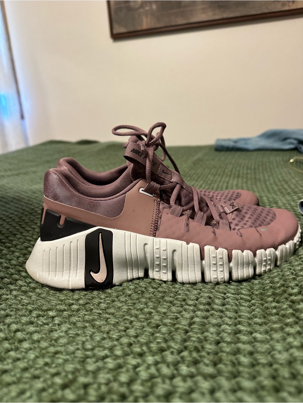 Nike Mauve/Pink Women’s Training Sneakers with White Sole